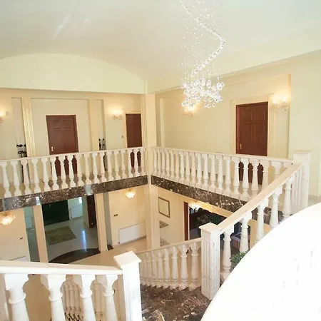Vila Luxury Mansion Larnaca