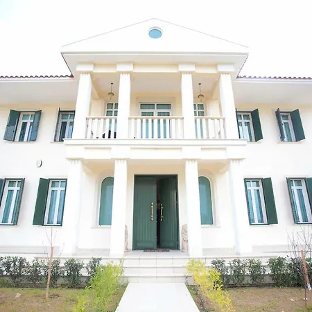 Luxury Mansion Vila Larnaca